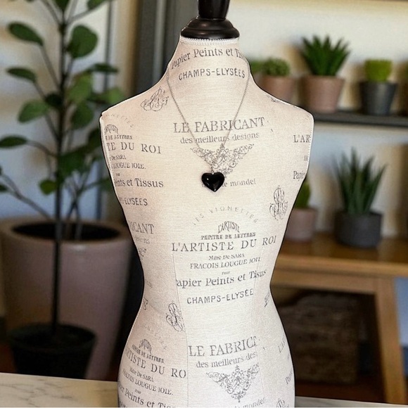 Chic Solid Glass Black Heart Pendant Necklace 20” chain - Picture 9 of 16